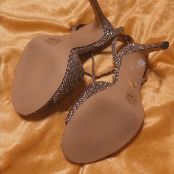 Kurt Geiger shoe size 36 new never worn gold heels - Picture 4 of 4